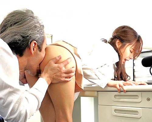 【社内レイプ】気持ち悪い性癖の嫌いな上司から屈辱的レイプで犯されてしまうが感じてしまったOL。【桃乃木かな】