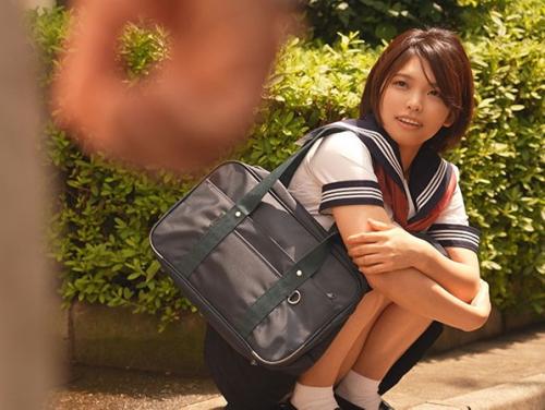 【バイト先のJK】ファミレスで一緒に働く年の離れた制服少女と中年おじさんとの中出し純愛セックス！【花原アスカ】