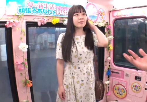 【素人ナンパ】マジックミラー越しに女子大生の10代うぶオマンコに大人チンポをヌルっと挿入！