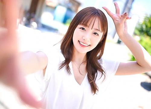 【中だし大乱交】22本のチンポをプレゼントされて感じまくるスレンダー美少女と汗だく大乱交！【青空ひかり】