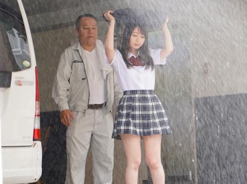 【レイプ】雨に濡れた制服に欲情するストーカーが女子高生を狙いずぶ濡れレイプ敢行！【夢乃あいか】