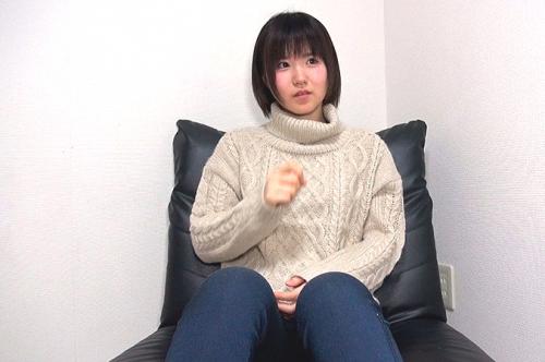 【素人】ショートカットの似合うロリ系パイパン美少女とハメ撮りセックス！