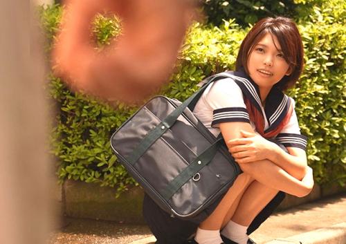 【同じ字職場のバイト女子校生】「もっと強く抱いて欲しい…。」ファミレスで一緒に働く年の離れた中年おじさんと中出しセックス！【花原アスカ】