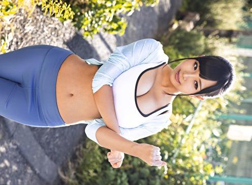 【素人ナンパ】走るのには邪魔そうなHカップの爆乳ジョガーのデカ乳を揉みしだいて無毛パイパンマンコに中出しセックス！