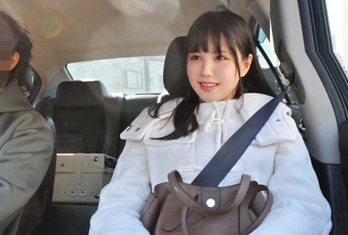 【美少女】「本当は嫌なんだけどなぁ…。」大嫌いなファンの中年おじさんと楽しいフリして旅行に行く着エロアイドル！【山崎水愛】