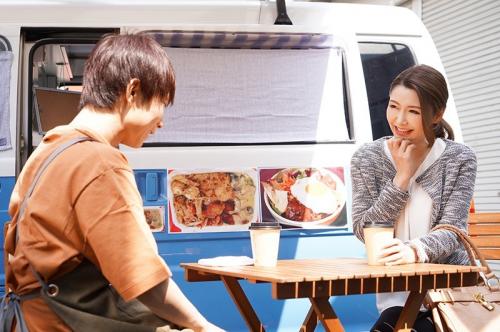 【童貞】「今夜、僕は童貞を捨てられるかもしれない…。」広告代理店で働く常連さんとデートすることになって。【三浦歩美】