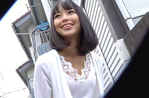 【素人盗撮】同じアパートに住む人妻に声をかけたら仲良くなって部屋にあげてくれた。