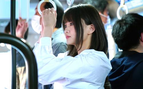 【痴漢レイプ】「もうヤメてください…。」バスでオマンコもアナルも集団で2穴調教されてしまった美女！