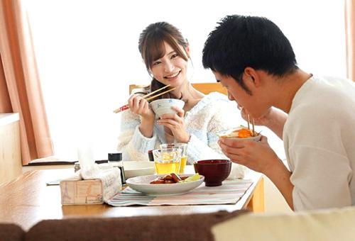 【NTR】彼女の不在中に彼女の友達に乳首と足コキで痴女られてしまった！【天使もえ】