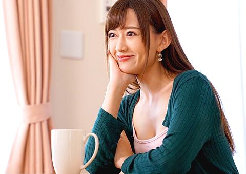 【母の友人】夫の海外赴任についていった母の友人が帰国。憧れていた人と母親に隠れてする気持ちいい濃厚セックス！【希島あいり】