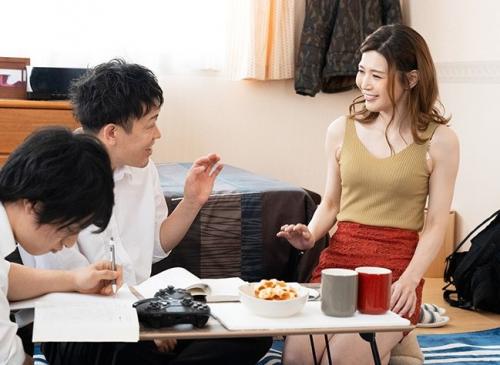 【友人の母親】「じゃあ、おばさんお先にお風呂いただくわね。」友達の家で泊まりの試験勉強をする事になったが勃起がおさまらない！【米津響】