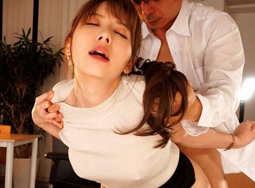 【女上司】「…ねぇ！もう何回もイッてるってばぁ！」ピンク乳首丸見えのノーブラ上司にオフィスでバレないようにフェラさせる！【岬ななみ】