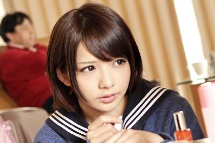 成海うるみ カワイイ女子校生にコタツの中でイタズラしてエッチ
