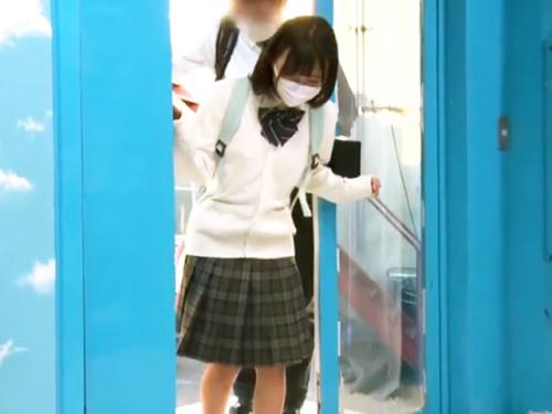 【マジックミラー号】「おちんちん彼氏のじゃなかった？」清純そうな現役ロリ女子高生が寝取られるエロ動画ｗ【素人JKナンパ】