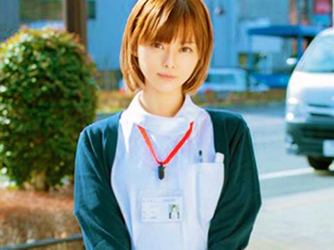 【マジックミラー号】本田翼っぽい雰囲気の歴代トップレベルな無毛ロリ看護師！制服を脱がさない着衣セックスｗｗ【素人モデル】