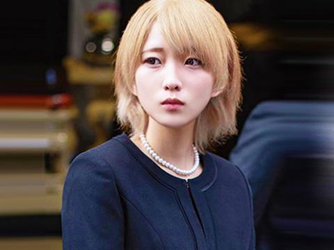 ＜陵辱＞法事で再会した元クラスメイトの男子達が暴走！酔い潰した人妻ギャルの浮気おまんこへドピュッと膣内射精＜スマホ映像＞