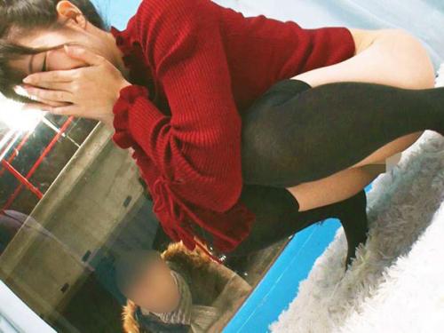 ＜マジックミラー号＞「オマンコ弄られても潮吹きしなければ賞金GET」に参加した彼女、KOされて生中出しへｗ＜個人NTR＞