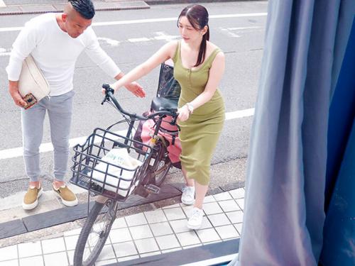 ＜マジックミラー号＞「着衣でのクイックマッサージ？」マキシワンピのEカップ他人妻が顔に精液ぶっかけられるｗ＜素人ナンパ＞