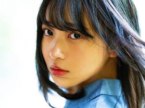 ＜芸能人＞初撮りデビューが話題の少女！超ロリな女子校生の制服姿に昔のファン歓喜ｗｗｗ元アイドルのAV処女作＜激カワJK＞