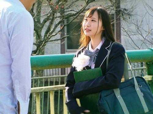 ＜素人娘＞さっき卒業したばかりの女子校生Get！「ホントに素股なの？生チンコ入ってるｗ」ゴム無しで膣内発射ｗ＜ロリJK＞