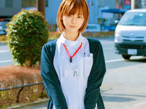 【マジックミラー号】「こんなに逝ったの初めてかも……」過去ナンバーワン級のロリっ娘の看護婦と楽しいセックスｗ【素人動画】