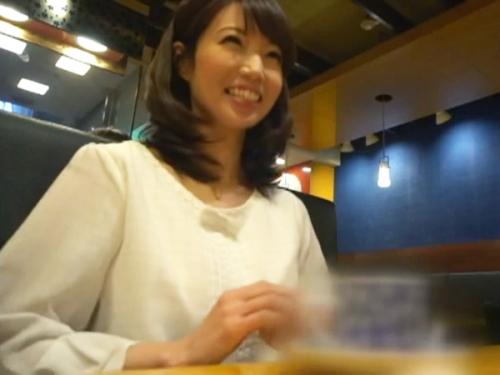 【人妻ナンパ】「生チンコなのに膣内射精！アンアン///」歴代最高クラスな性的すぎるプリケツ！不貞妻カワイイｗ【エロカワ】