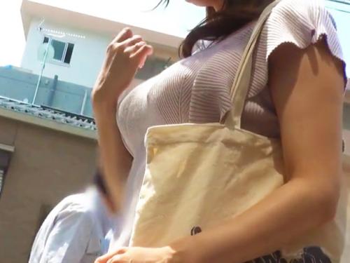 【マジックミラー号】「夫のより大きいチンポ///」エロ体型のパイパン美熟女を人妻ナンパ！美爆乳な浮気妻ｗ【寝取られ素人】