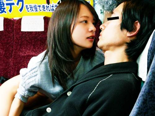＜激エロ＞「ほら…我慢しなくていいのよ///」美パイパンなロリ美女のフェラテクを耐えられれば中出しへｗ＜素人ナンパ作品＞