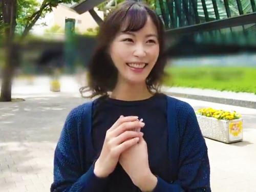 【美魔女】「マスク外してみてもらえます？」この美貌！性的感度も充実した四十路の素人妻をハメ撮り＆子作り中出しｗ【寝取り】