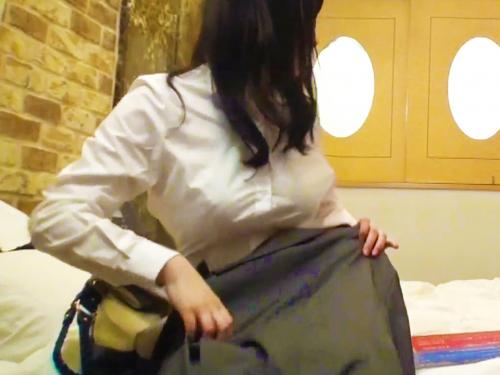【素人ナンパ】「神乳バインバインｗ」脱がせたら美爆乳だった勤務先のギャル！ロリOLに種付け膣内発射ｗ【スタイル100点】