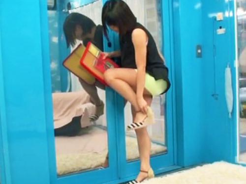 【マジックミラー号】「こんなに吹いちゃいましたぁ///」最高クラス女子を捕獲！黒髪の可愛いロリギャルｗ【素人ナンパ作品】
