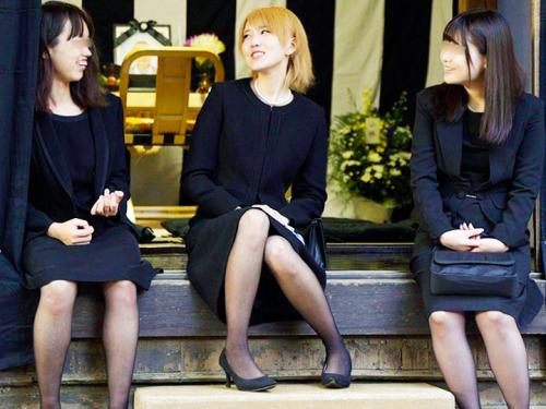 ＜えちえち＞法事にきていた元同級生に男たちが襲い掛かる！酔い潰れた超シコい人妻の浮気おまんこに孕ませ中出し＜スマホ動画＞