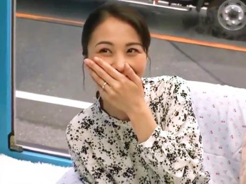 【マジックミラー号】スリムで美人な美女を人妻ナンパ！「旦那よりデカチンなので♥♥」美熟女に生中出しｗ【素人NTRモデル】