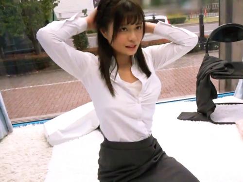 ＜マジックミラー号＞MM車内でエッチな面接をされるロリ女学生！どうしても就職決めたくて、中出しを受け入れたｗ＜素人映像＞