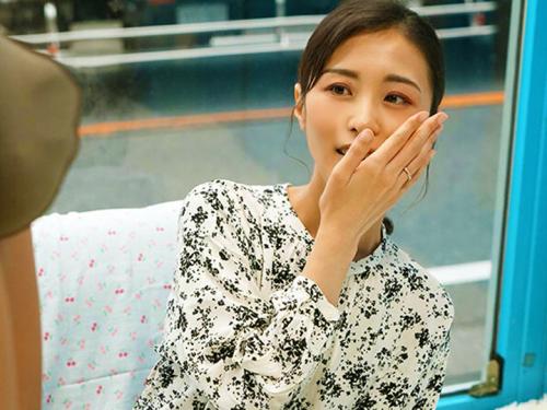 【マジックミラー号】スリムで超美人な奥さまを人妻ナンパ！「夫よりデカチン♥♥」美熟女に種付け膣内射精ｗ【素人NTRモノ】