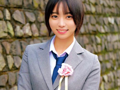 ＜素人映像＞卒業式が終わって直後の美少女を確保！数分前まで女子校生だった娘の素股…生涯で初の生中出しｗ＜ロリマンコJK＞
