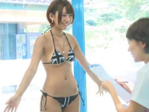 ＜マジックミラー号＞性的なデカ尻と引き締まったウエスト！生でたっぷり中出しされたロリマン美少女のセックスｗ＜素人ナンパ＞