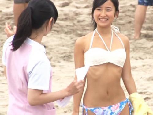 【マジックミラー号】「奥まで突いて～！またイグーーーーッ」無毛ワレメをゴム無しで蹂躙…生で中出し決定なｗ【素人ロリ動画】