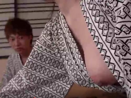 【筧ジュン】はだけた浴衣から見えるラッキーおっぱい！勃起チンポを見られてしまい懇願して触らせてもらってそのままハメちゃう