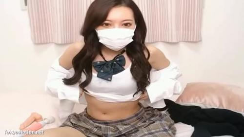 ライブチャットで黒髪お姉さんが色んなポーズで男を誘惑しているぞっ！無料登録でタダでオナ鑑できるエロいライブチャット