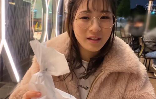 橋本ちなつ　地味眼鏡娘は脱ぐとGカップモッチリ美乳！眼鏡外せば超美人に大変身！そんな娘を弄びデカチンぶち込みアヘらせグッタリさせる！