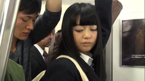 通勤に使う満員電車の中でいつも見かけるお姉さんにひっそり痴漢してみました