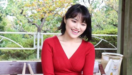 赤いピッチリセクシーニットを着た人妻！服の上からでもわかる巨乳！ムッチリ良質な肌質に吸い付くようにドッキングして離れない！