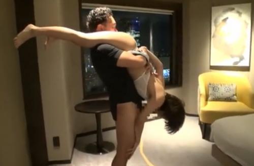 ショートヘアで可愛いお姉さんとアクロバティクシックスナインに挑戦！