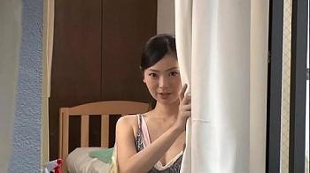 来未エリカ　窓越しに見る巨乳で腰が括れたスレンダーで可愛い若妻と何故かセックス！母乳飛び出るオッパイでパイズリしてもらいました！