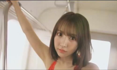 三上悠亜のチンチン電車！エロ露出痴女が乗る電車内で突然、フェラチオされて精子が美女のベロ下に途中下車の旅ｗ