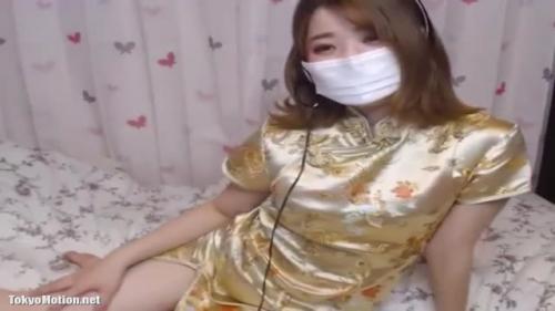 セクシーチャイナ服のお姉さんスリットの隙間から美脚をチラチラさせてエロトーク♪　無料登録で10分遊べるライブチャット