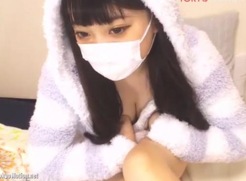 ライブチャットでエロトークと下ネタに大うけするお姉さん！オッパイちっちゃめだけど凄く可愛い！