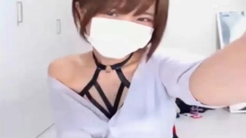 ライブチャット　なんかさりげなくシャツの下にスゲーエロいもん身に付けているんだがｗ