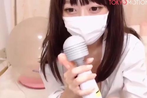ライブチャット　それ、マイクじゃありませんよぉ～ｗ　エッ！マジッ！それ使うの？ま・ま・まさかの電マオナニーィぃ～